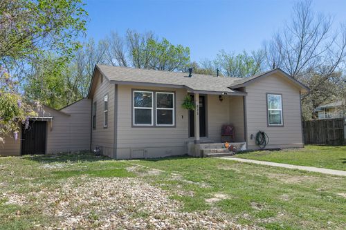 823 Hickory St, Rockdale, TX, 76567-3207 | Card Image