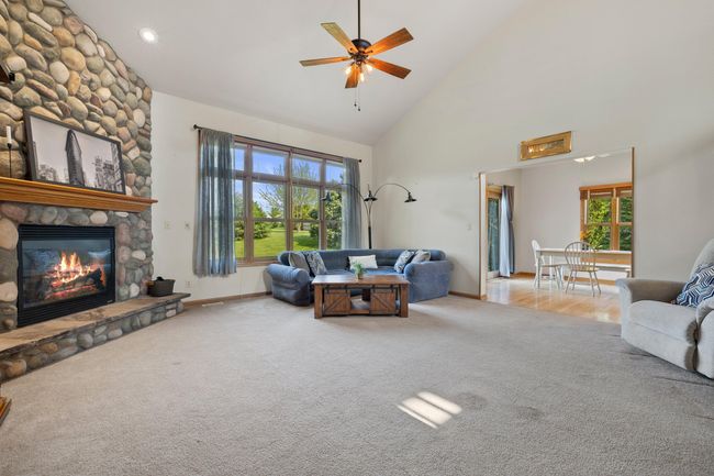 Gorgeous fireplace | Image 7
