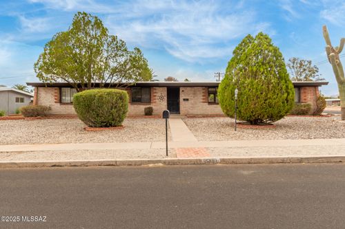 5261 E Rosewood St, Tucson, AZ, 85711-1333 | Card Image