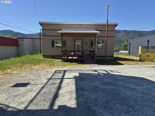 129 S Old Pacific Hwy, Myrtle Creek, OR, 97457-8709 | Card Image
