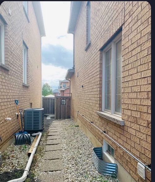bsmt-428 Scott Blvd, Milton, ON, L9T0T4 | Card Image