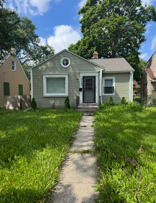 5243 N Teutonia Ave, Milwaukee, WI, 53209-4818 | Card Image