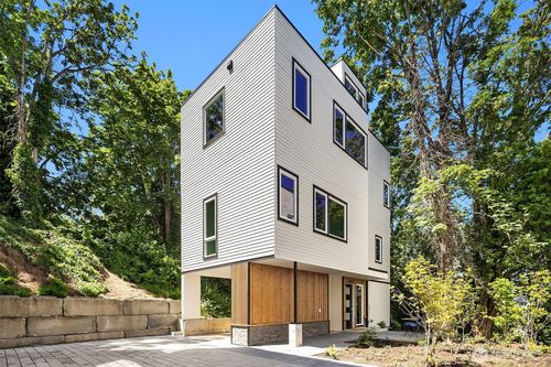 534 W Barrett St, Seattle, WA, 98119-1825 | Card Image