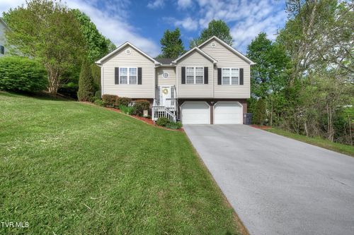 110 Vanderbilt Dr, Johnson City, TN, 37601-5104 | Card Image