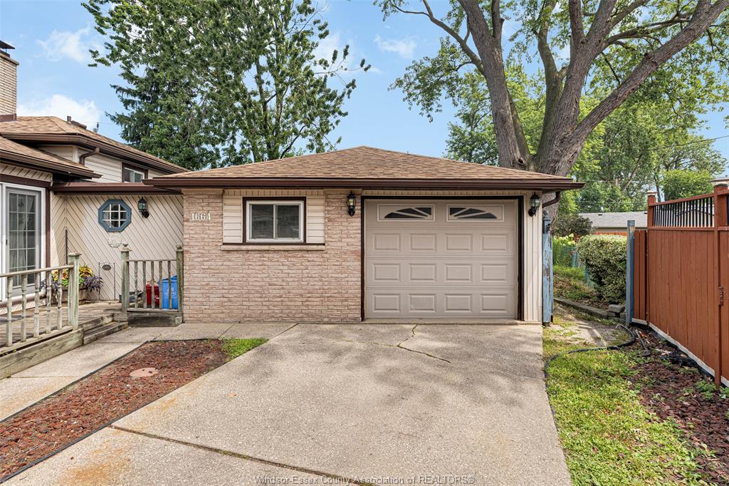 Residential in Windsor 4