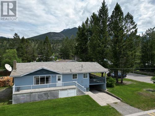 7558 Columbia Ave, Radium Hot Springs, BC, V0A1M0 | Card Image