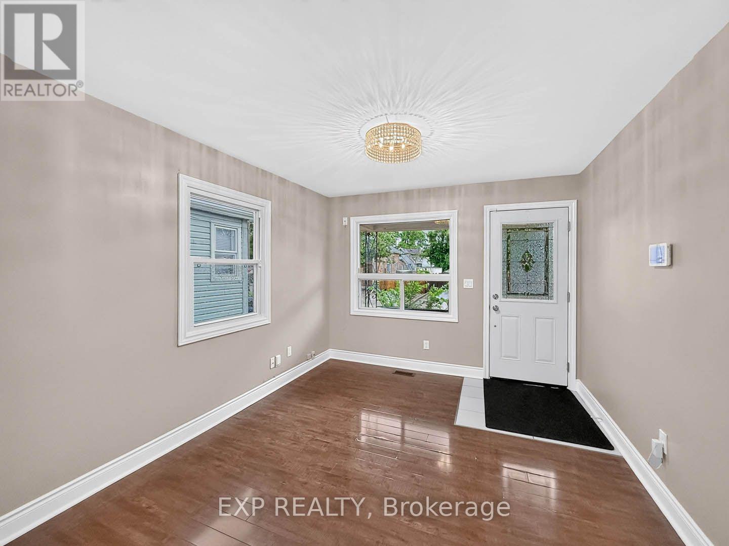 Residential in Hamilton (Bartonville) 5