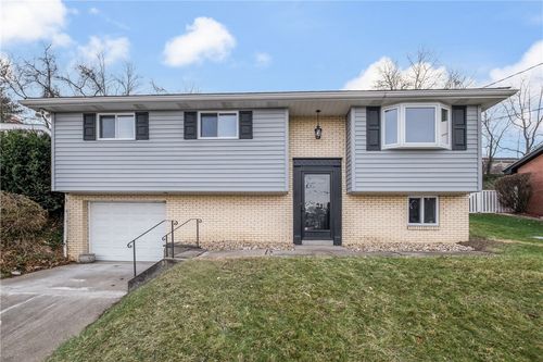 118 Hershey Dr, Mckeesport, PA, 15132-7421 | Card Image