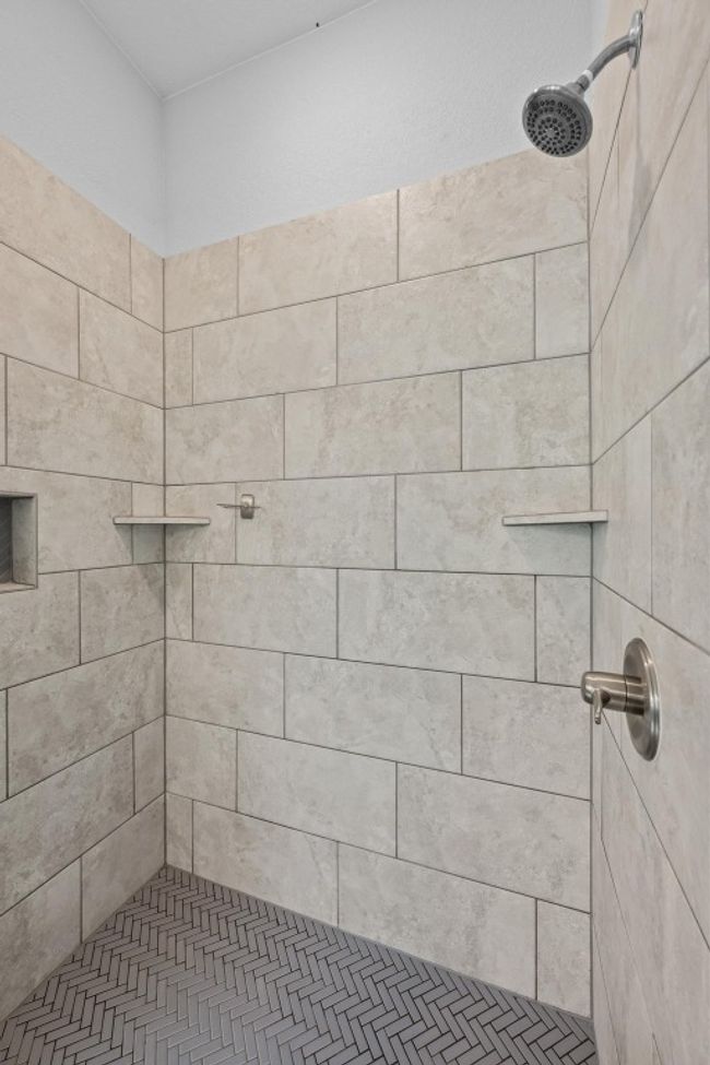 Shower has rain glass. | Image 16