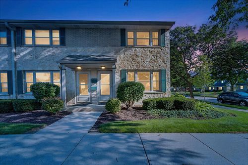 4863 N Santa Monica Boulevard, Whitefish Bay, WI, 53217 | Card Image