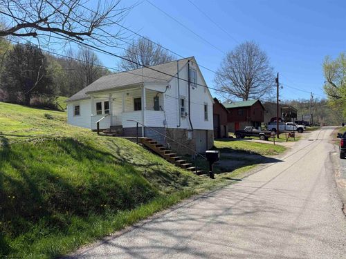 605 Sheridan St, Glenville, WV, 26351-1032 | Card Image