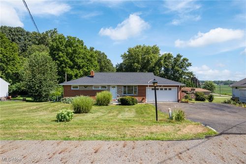 6481 Apple St, Louisville, OH, 44641-9408 | Card Image