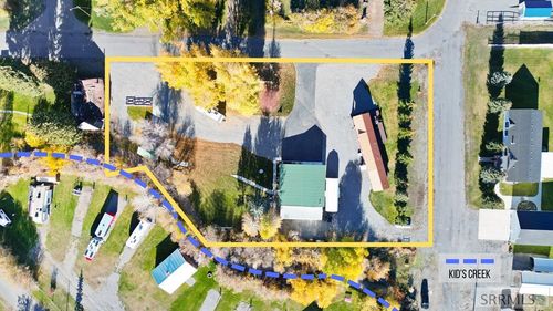 107 & 109 Willow St, Mackay, ID, 83251-7767 | Card Image