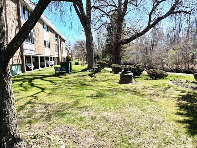 UNIT-82 - 32080 Grand River Ave, Condo with 2 bedrooms, 2 bathrooms and null parking in Farmington MI | Image 21