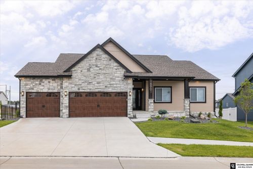 16901 Vernon Ave, Omaha, NE, 68116-4650 | Card Image