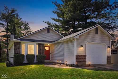 627 E 93rd St, Indianapolis, IN, 46240-1001 | Card Image