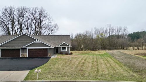 3941 Nicholas Dr, Menomonie, WI, 54751-3729 | Card Image