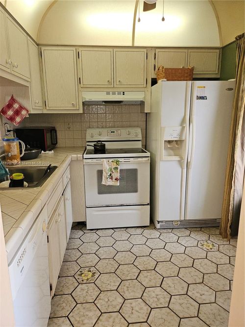 apt-211-5121 W Oakland Park Blvd, Lauderdale Lakes, FL, 33313-1535 | Card Image