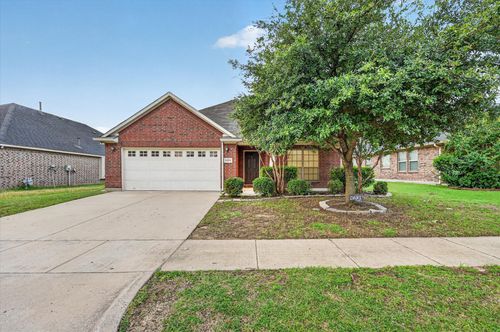 8204 Tierra Del Sol Rd, Arlington, TX, 76002-5713 | Card Image