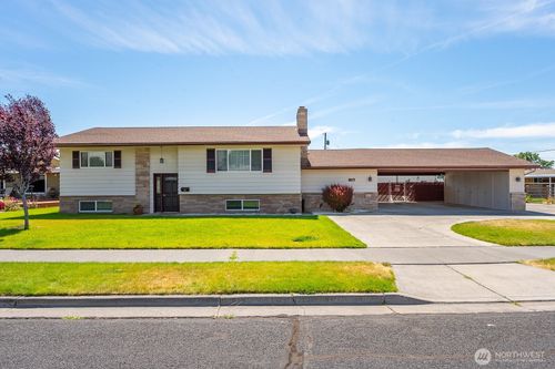 917 S Dahlia Dr, Moses Lake, WA, 98837-2215 | Card Image