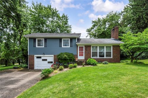 12880 Sunset Cir Nw, Uniontown, OH, 44685-9154 | Card Image