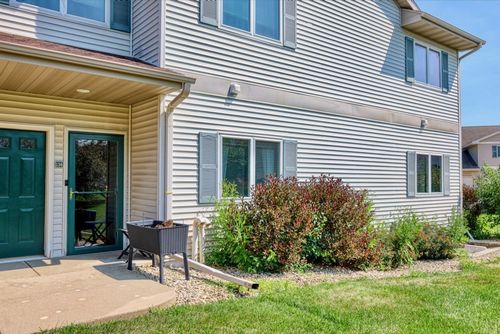 136 Alpine Meadows Ct, Oregon, WI, 53575-3112 | Card Image