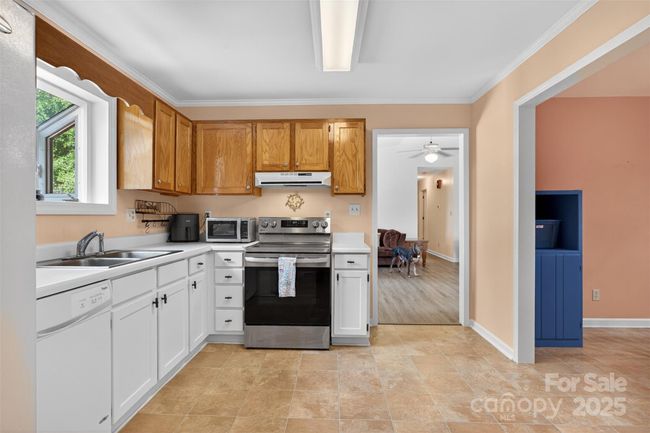 Kitchen | Image 13