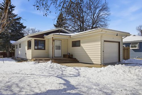 2702 9 1/2 Street N, Fargo, ND, 58102 | Card Image