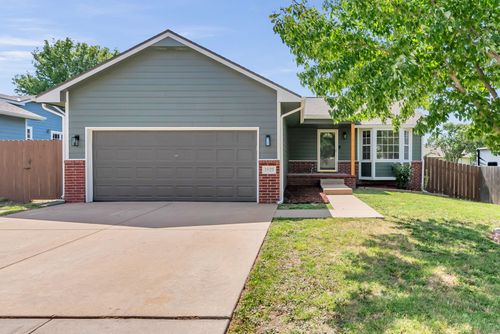 1823 S Shiloh St, Wichita, KS, 67207-5785 | Card Image