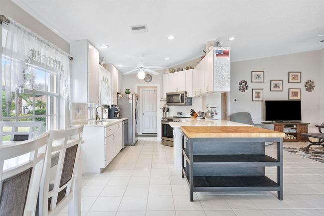 7770 Se Spicewood Cir, Condo with 2 bedrooms, 2 bathrooms and null parking in Hobe Sound FL | Image 7