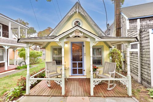 2 Lincoln Ave, Vineyard Haven, MA, 02568 | Card Image