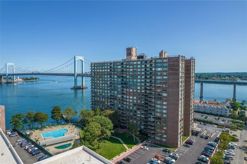 18c-166-25 Powells Cove Blvd, Whitestone, NY, 11357-1524 | Card Image