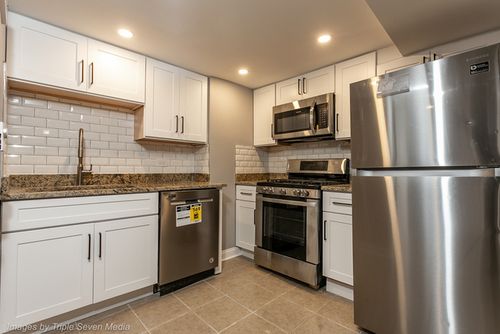 g-447 W 81st St, Chicago, IL, 60620-1740 | Card Image