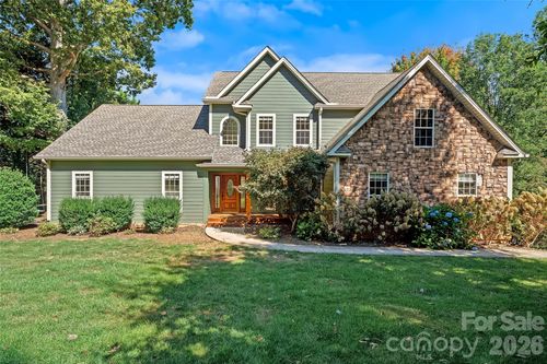 107 Berry Hill Dr, Hendersonville, NC, 28791-8207 | Card Image