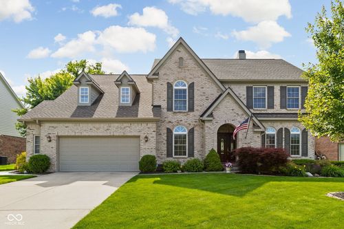 4289 Honeysuckle Ln, Zionsville, IN, 46077-8536 | Card Image
