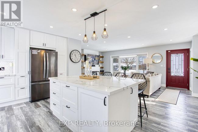 4382 Central Avenue, House other with 5 bedrooms, 2 bathrooms and 5 parking in Lincoln (Beamsville) ON | Image 9