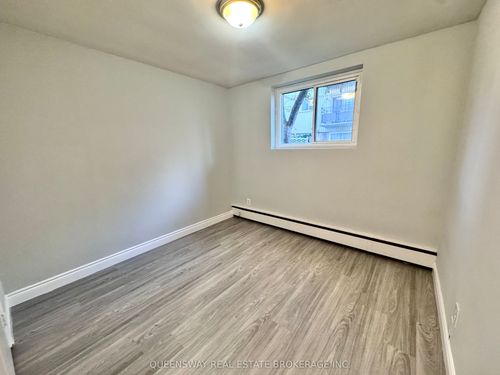 4-4-323 Gibb St, Oshawa, ON, L1J1Z1 | Card Image