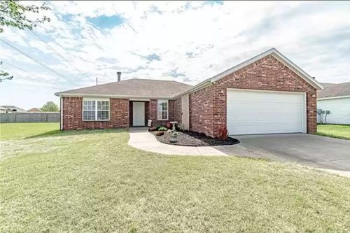 805 Sw Sandrock Rd, Bentonville, AR, 72712-8227 | Card Image