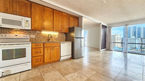 apt-1616-1655 Makaloa St, Honolulu, HI, 96814-3924 | Card Image