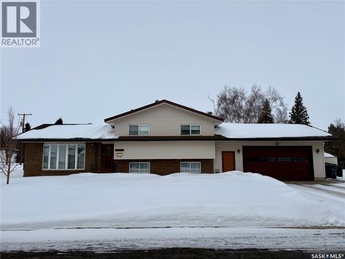 721 6th Ave, Rosthern, SK, S0K3R0 | Card Image