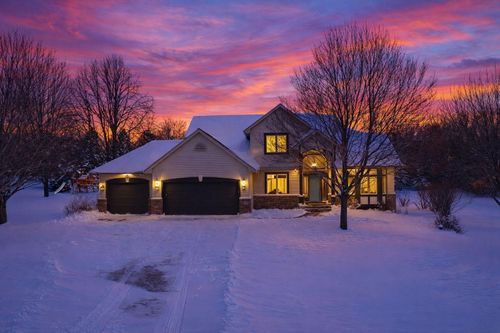 518 Pamela Ln, Hudson, WI, 54016-7875 | Card Image