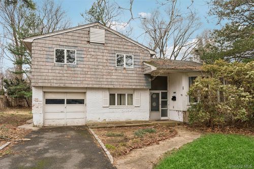 42 Jerome Dr, Glen Cove, NY, 11542-1740 | Card Image