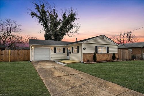 702 Nottingham Dr, Hampton, VA, 23669-1311 | Card Image