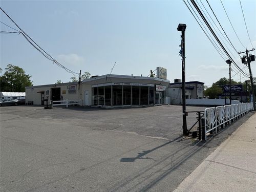 110 Sunrise Hwy, West Islip, NY, 11795-2026 | Card Image