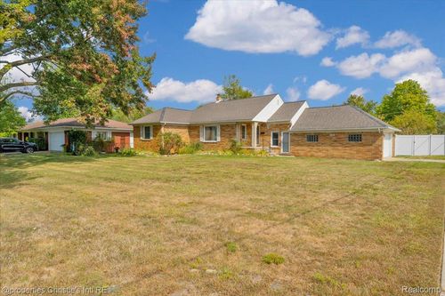 27524 Gail Dr, Warren, MI, 48093-4925 | Card Image