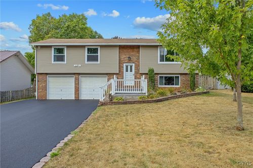 114 Overlook Dr, Baldwinsville, NY, 13027-9111 | Card Image