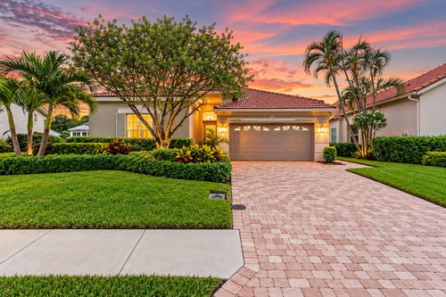90 Monterey Pointe Dr, Palm Beach Gardens, FL, 33418-5809 | Card Image