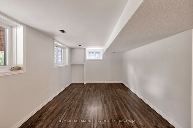 39 Eugenia St, House other with 5 bedrooms, 2 bathrooms and 4 parking in Barrie ON | Image 35