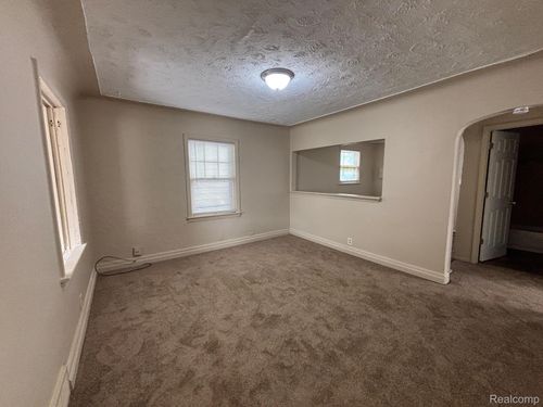 8119 Essex Ave, Warren, MI, 48089-1666 | Card Image