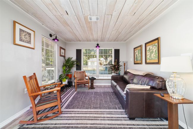 Living room area | Image 7